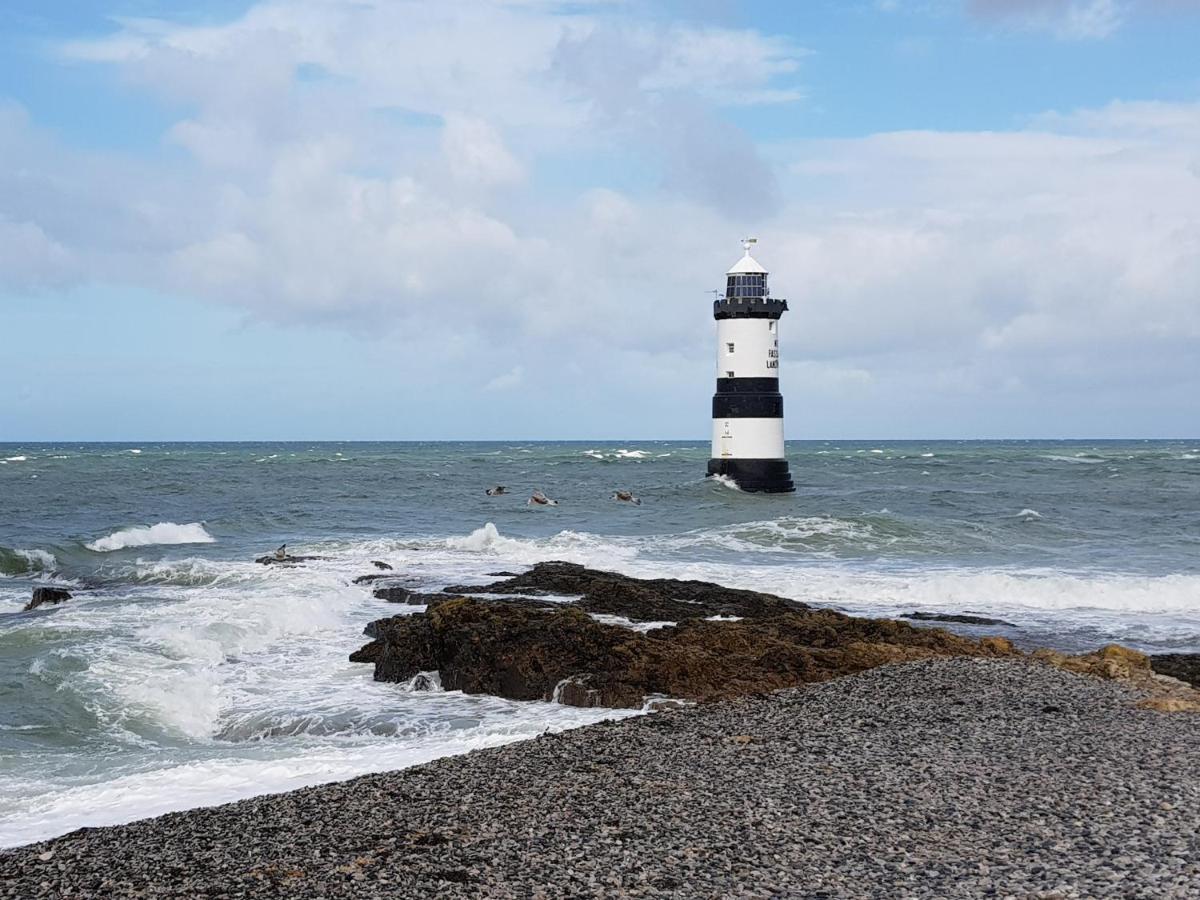 The Hut Wales - A Sea Front Inn Holyhead Eksteriør billede