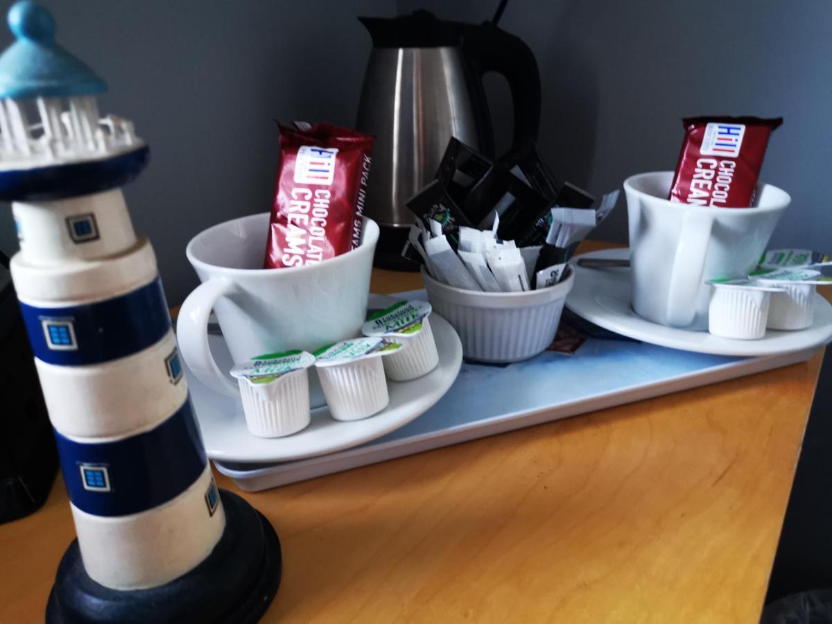 The Hut Wales - A Sea Front Inn Holyhead Eksteriør billede