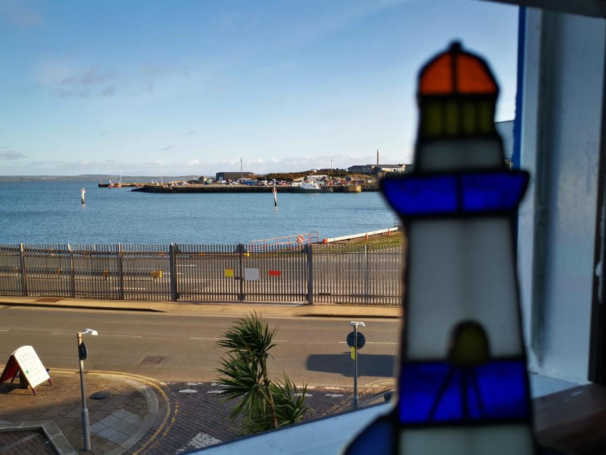 The Hut Wales - A Sea Front Inn Holyhead Eksteriør billede