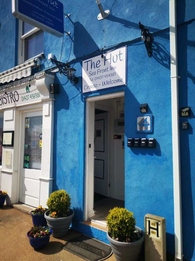 The Hut Wales - A Sea Front Inn Holyhead Eksteriør billede