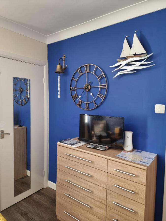 The Hut Wales - A Sea Front Inn Holyhead Eksteriør billede
