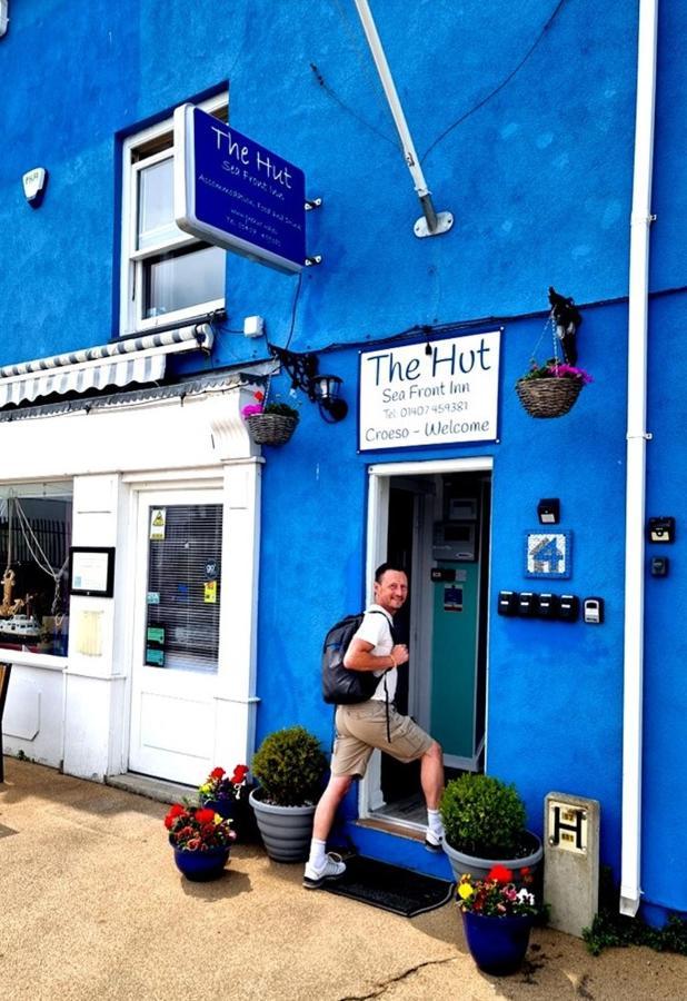 The Hut Wales - A Sea Front Inn Holyhead Eksteriør billede