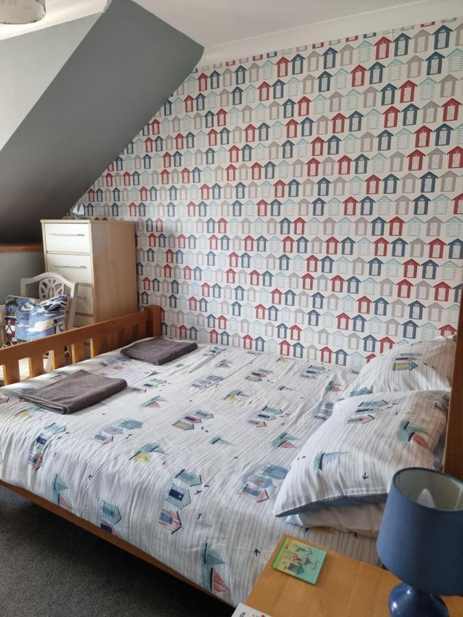 The Hut Wales - A Sea Front Inn Holyhead Eksteriør billede